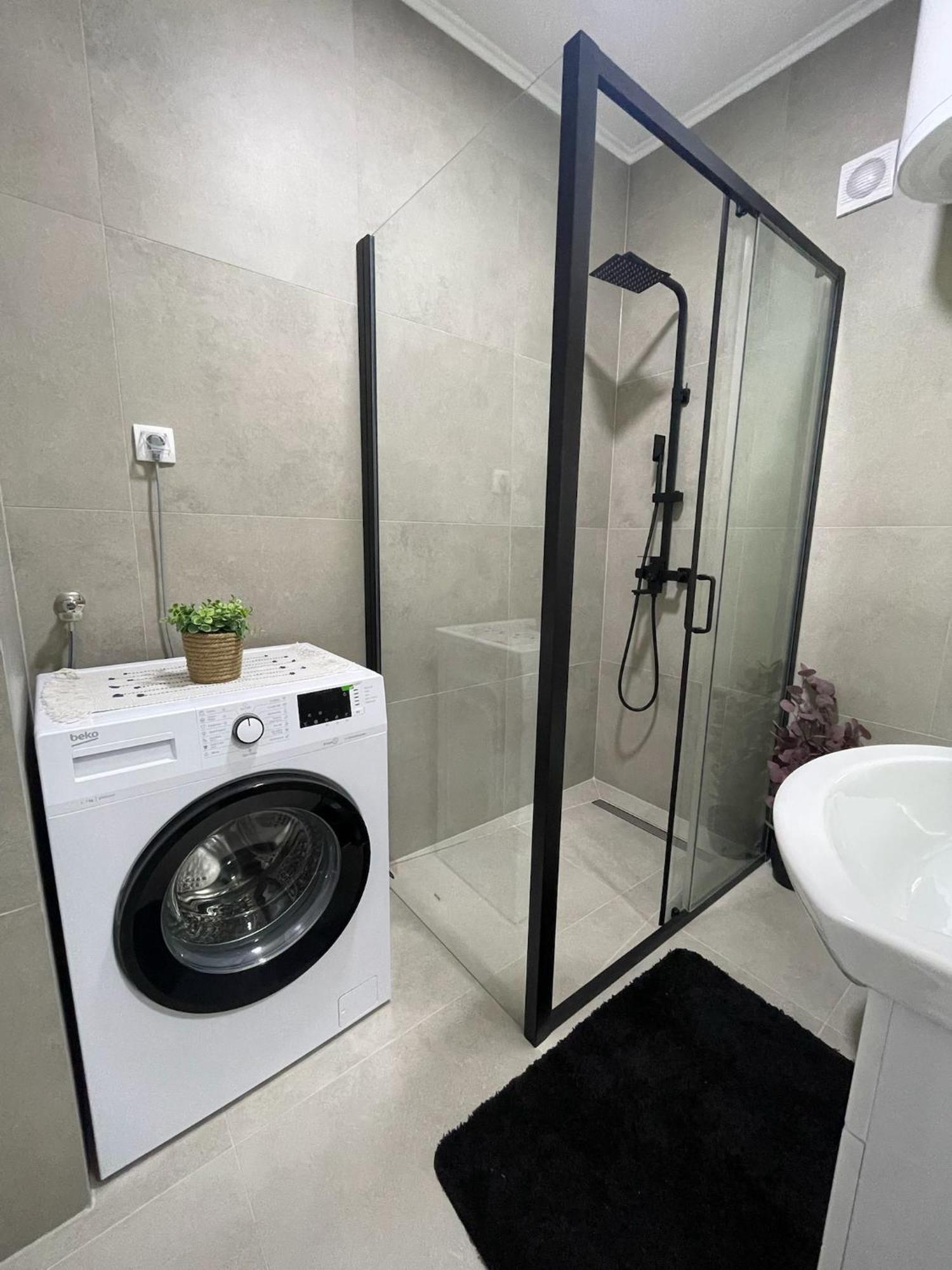 Apartman Avenia โนวีซาด ภายนอก รูปภาพ